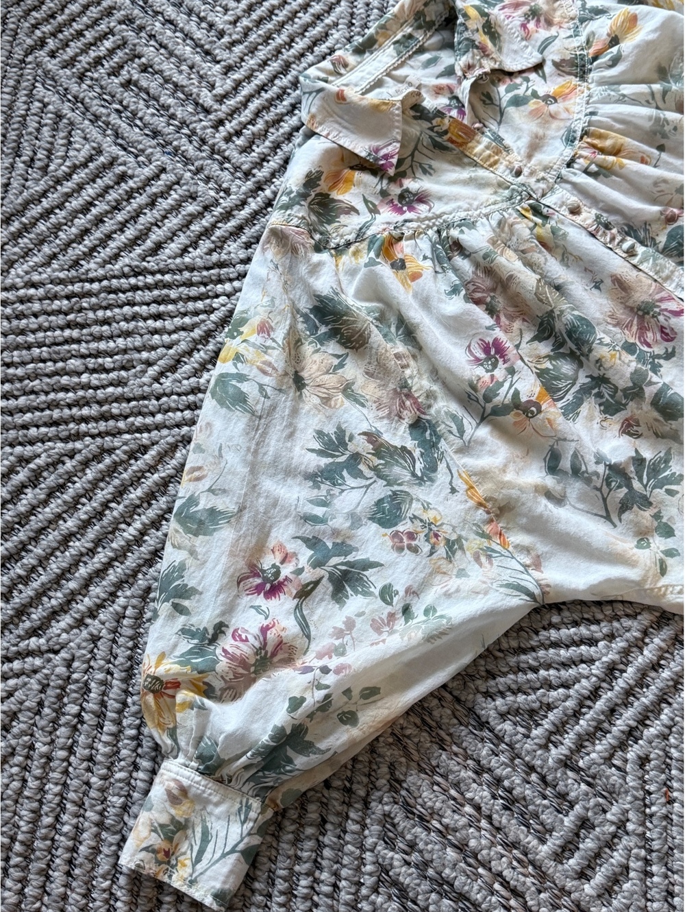 Pilcro Floral Button-Up Blouse in XS - Picture 3 of 8